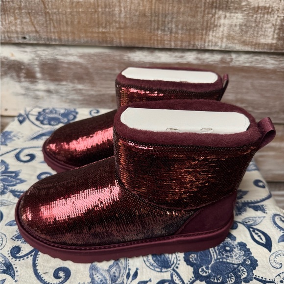 ❤️NEW❤️ UGG Kids Classic Mini Mirror Ball Boot - Picture 4 of 9